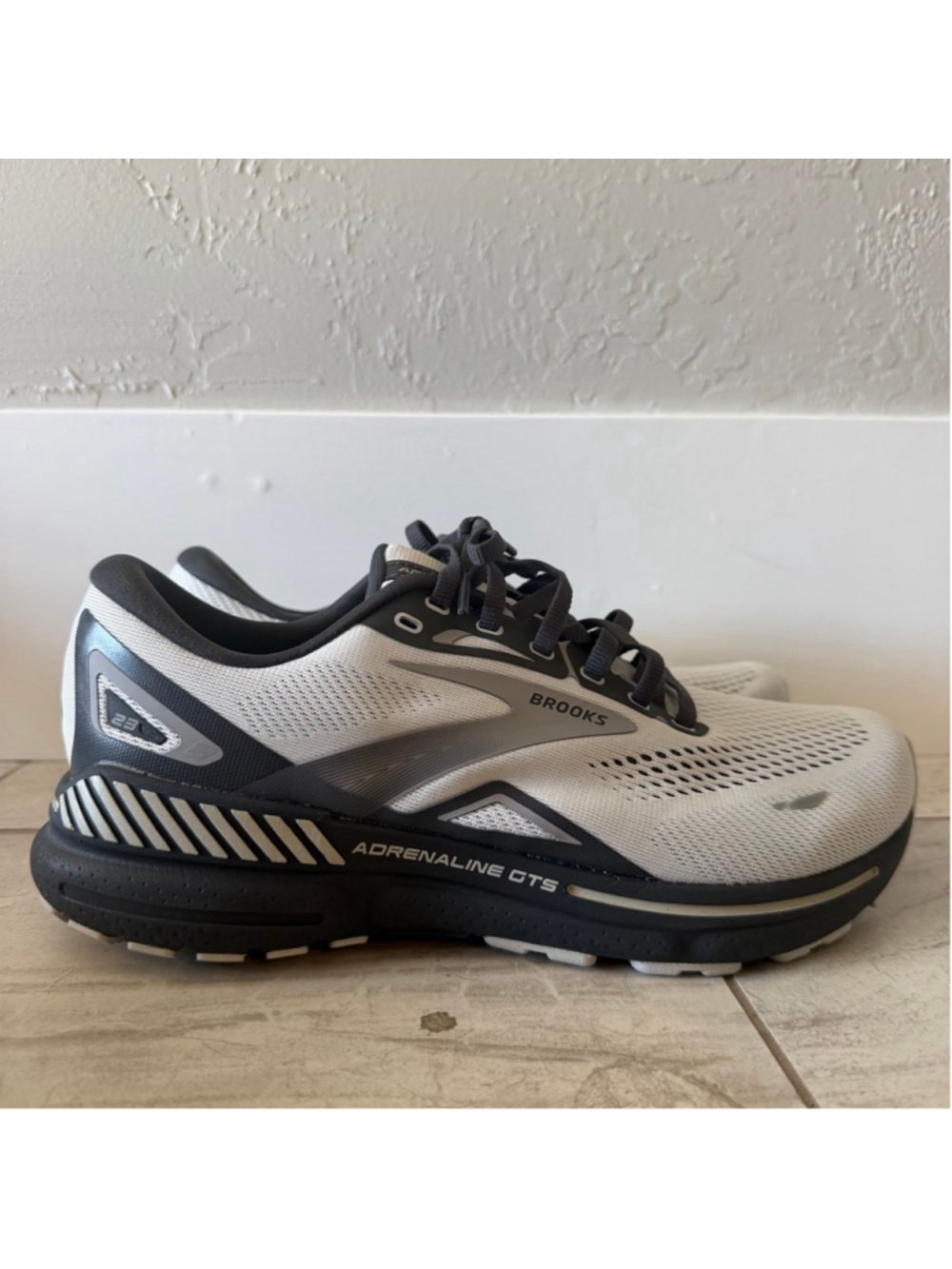 Brook Adrenaline GTS 23 Oyster/Ebony/Alloy Size Men’s 9 Extra Wide